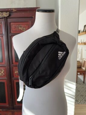 Adias Black Sling Crossbody Bag - Compact Everyday Waist Pack